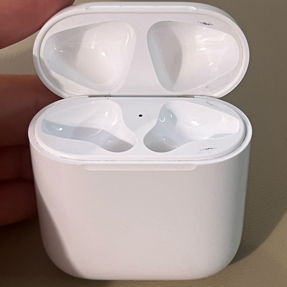 AirPods 1st Generation Charging case